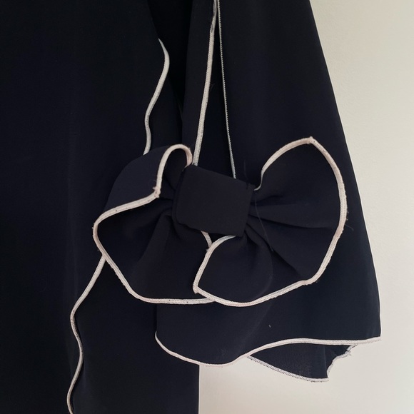Cute navy long sleeve top with white details and bows on the sleeve from Zara - Picture 3 of 4